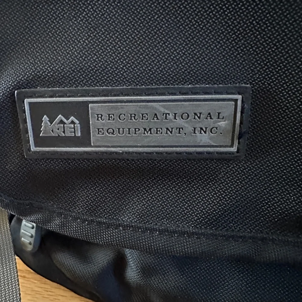 REI Black Messenger Bag Satchel Shoulder Bag